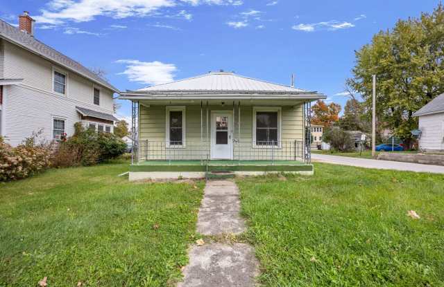 2-Bedroom Home with Oversized 2-Car Garage and Shed in Perry, Iowa Gallery 1