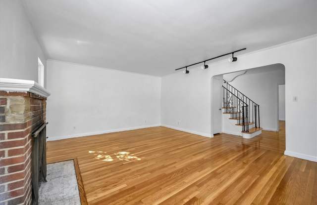 84-40 150 Street Gallery 3