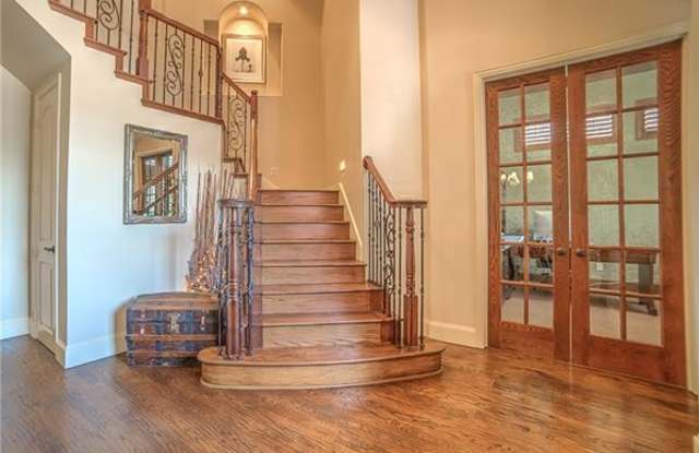 3400 Hartford Lane Gallery 3