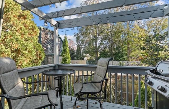 125 Van Zandt Avenue - 125 Van Zandt Avenue, Newport, RI 02840
