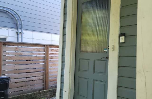 Cute as a button 2 bed / 1.5 bath Cottage in the heart of Ballard for $3350! - 6411 22nd Avenue Northwest, Seattle, WA 98107