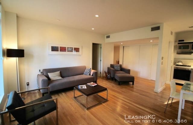 4531 Kenwood Ave - 4531 Kenwood Avenue, Kansas City, MO 64110