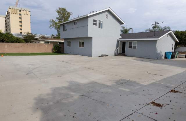Across the street from Campus- 8 bedrooms priced at cost of A 6 bedroom! ACT Quick!- SHORT LEASE photos photos