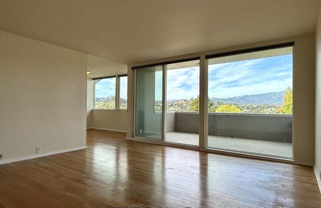 3 bedroom, 2 bathroom top floor corner unit with amazing views for rent! Gallery 1