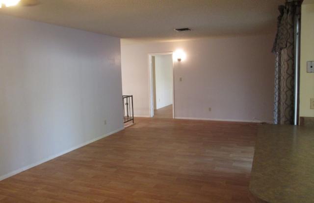 3815 S. Kenwood Lane Gallery 2