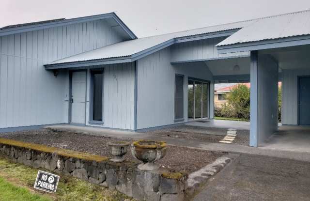 Large, newly refreshed 4 bedroom 2 bath home Gallery 3