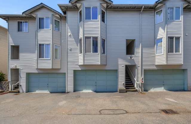 Spacious Townhome with 2 Car Garage Gallery 1