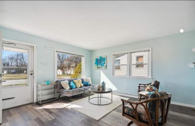 801 E Cavanaugh Rd - 801 East Cavanaugh Road, Lansing, MI 48910
