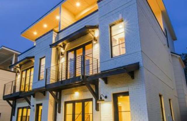 1118 Arkwright Place SE Gallery 2