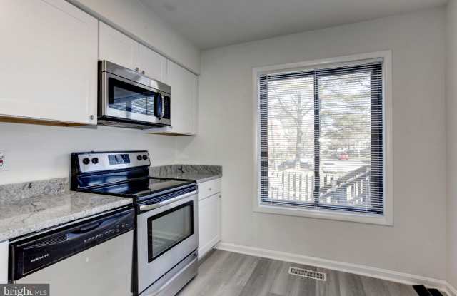 6846 CLOWSER COURT Gallery 4