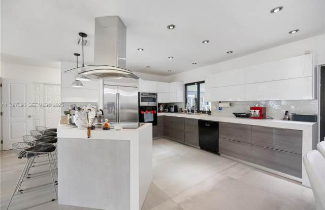 20375 NE 22nd Place, Miami, FL 33180 photos photos