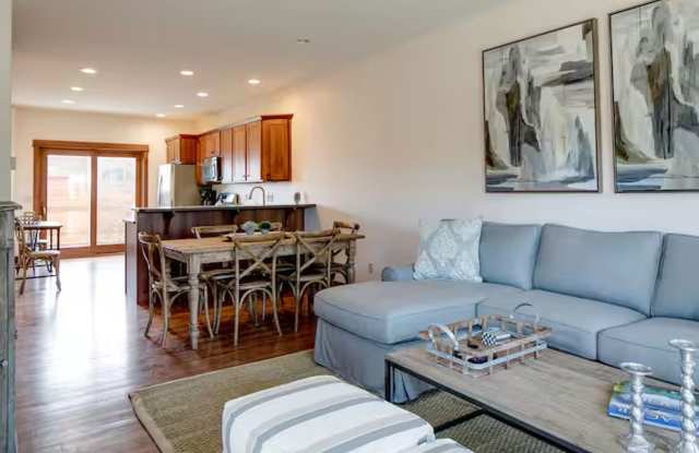 New Whitefish Rental - 3 Bedroom/2.5 Bath Beautiful Updated Townhouse (Furnished). Available NOW - $3,000.00 Monthly Rent Gallery 1