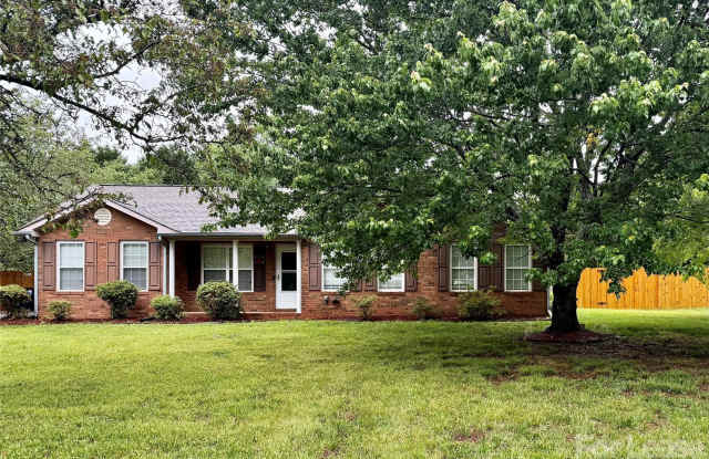 2809 Faircroft Way photos photos