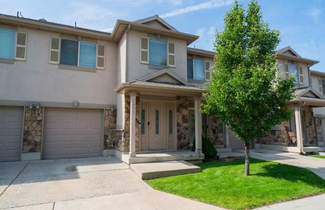 Modern 3 Bed, 2.5 Bath Townhouse - Excellent Location photos photos
