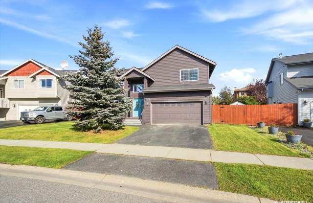 Modern 4-Bedroom Home in West Park with Fenced Yard Gallery 4