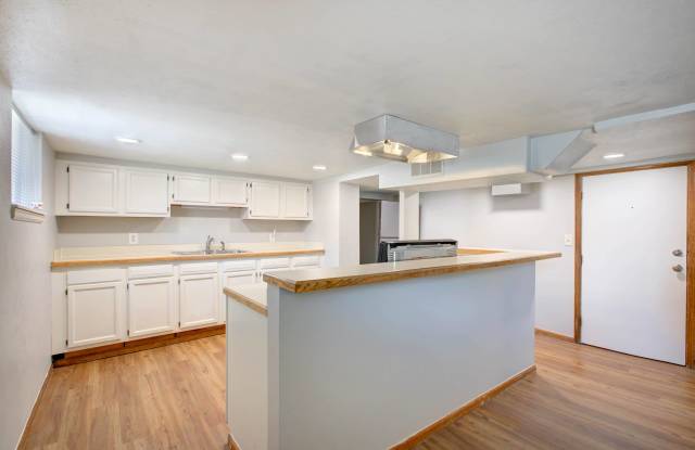 1517 Harrison Gallery 3