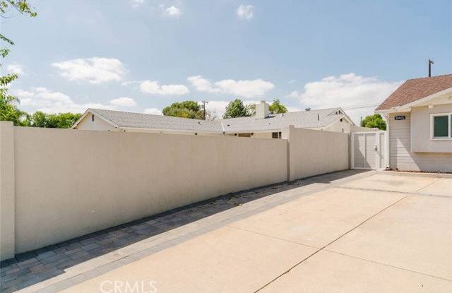 10405 Ruffner Avenue Gallery 1
