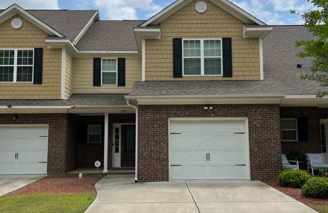Stunning 3 Bed 2.5 Bath Townhome with Access to Community Amenities photos photos