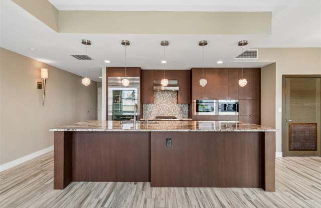 1120 E KENNEDY Boulevard W Gallery 4
