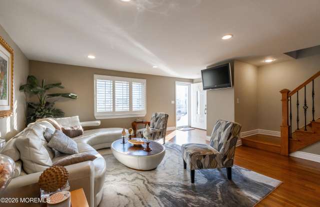 7 Vine Court Gallery 2