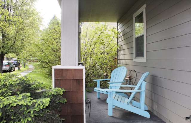 Gorgeous NW home with 3 primary suites 3.5 bathrooms and a fully fenced backyard! Gallery 4