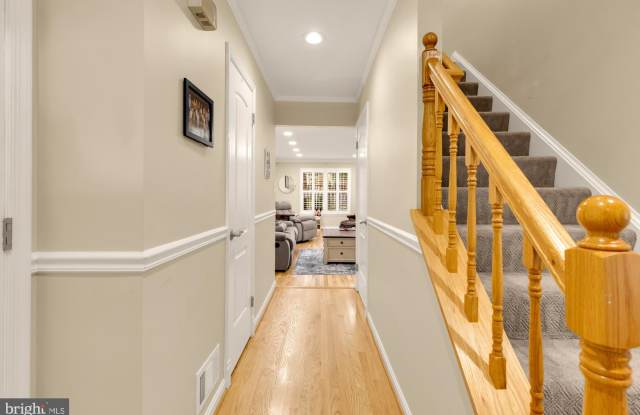 2040 HOPEWOOD Drive Gallery 4