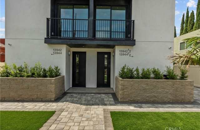 13942 Vanowen photos photos 13942 Vanowen photos photos