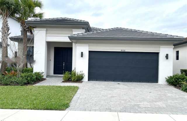4506 Southwest 174th Avenue photos photos