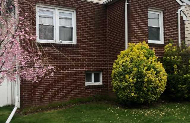 734 GOLDEN AVE - 734 Golden Avenue, Secaucus, NJ 07094