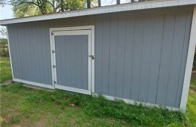 1644 SWEETGUM Circle Gallery 4