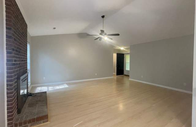 Charming 2BR Home in Huntersville Gallery 4