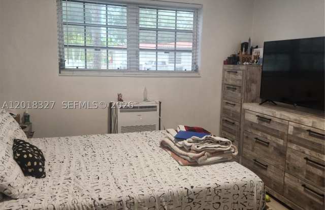 6580 Santona St Gallery 4