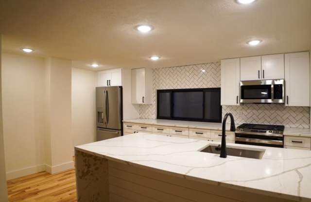 Luxury 2 bed 2 bath, amazing Southside location! photos photos