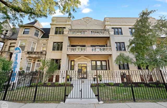 4359 S King Drive unit: 3 photos photos