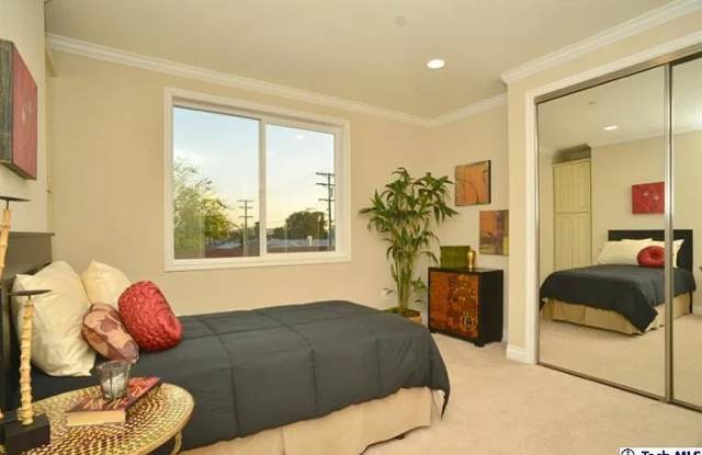 2597 North Lincoln Street Gallery 1