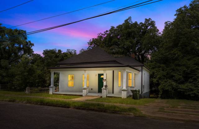 Charming 4 Bedroom, 2 Bathroom house photos photos
