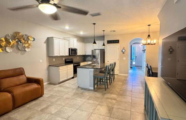 Partially Furnished/Unfurnished 3-bed, 2.5-bath townhome in Sarasota’s Bay Landing. Gallery 4