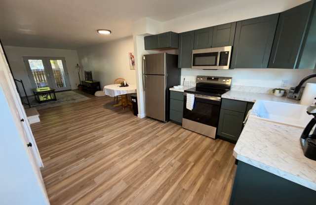 Fully Furnished & Beautifully Updated 2-Bedroom Condo with Private Patio & Laundry! Gallery 1