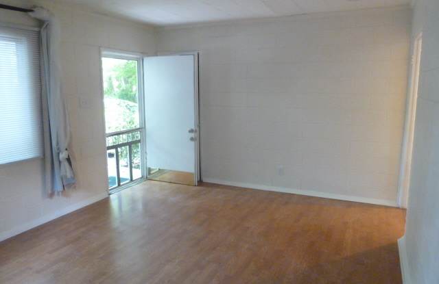 Walk to Campus! Nice 2br house in PRIME location, with all appliances Gallery 4