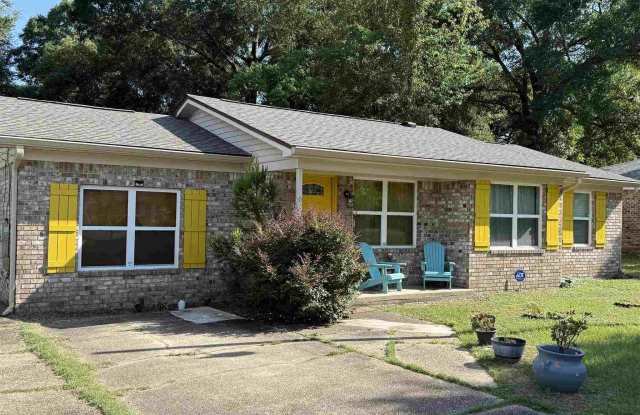 615 Royce St photos photos