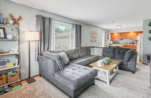 Rent: Cute 3 Bedroom Home Gallery 3