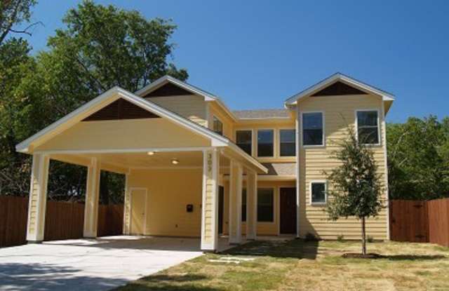 UT PRE-LEASE: Beautiful 6 BR / 4 BA North Loop Area, Mins to UT - W/D Included - 303 Zennia Street, Austin, TX 78751