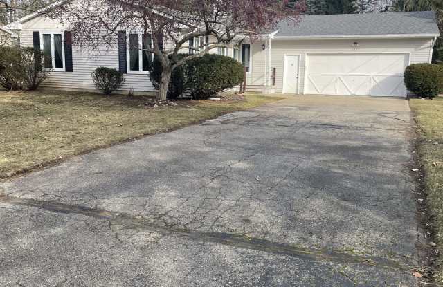 1225 Sandhill Drive - 1225 Sandhill Drive, DeWitt, MI 48820
