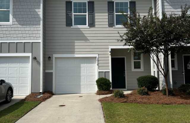 ***MOVE IN SPECIAL - $250 OFF 1ST MONTHS RENT WITH A JUNE 23rd MOVE IN DATE OR SOONER***Welcome home! Beautiful 3 bedroom, 2.5 bathroom townhome located in Cartersville! Must see! photos photos