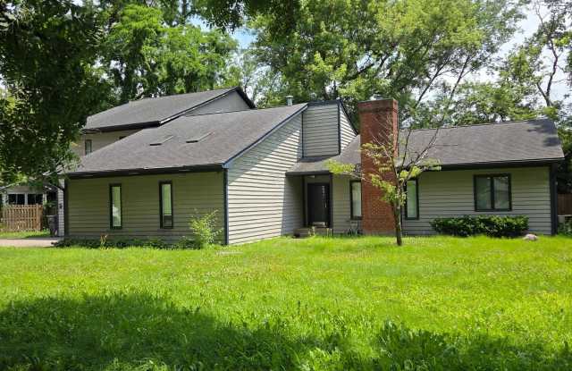 945 Fox Hill Drive Gallery 3