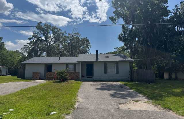 Charming 2BR/1BA Duplex with Large Yard – Affordable Comfort in a Quiet Neighborhood photos photos