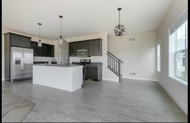 Beautiful 3 bed condo AVAILABLE NOW Gallery 3