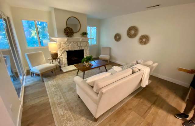 New Remodel 3/2 condo walk to UCSC. photos photos