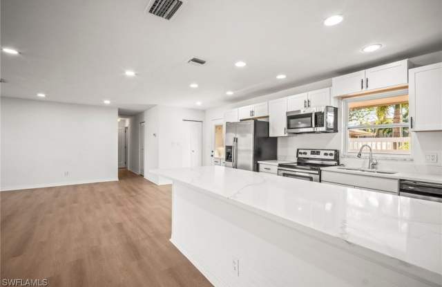 4293 island Circle unit: 2 photos photos