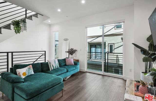 1255 N Gower St photos photos